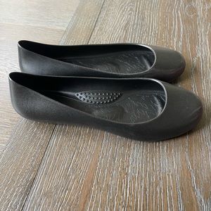 Okabashi Womens Black Ballet Flats Rubber Slip On Comfort Outdoor Shoes Size 6